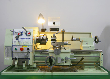 Bench lathe